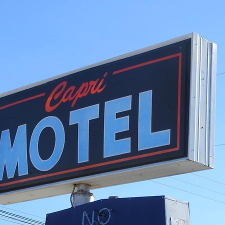 Capri Motel Скотсблъф Екстериор снимка