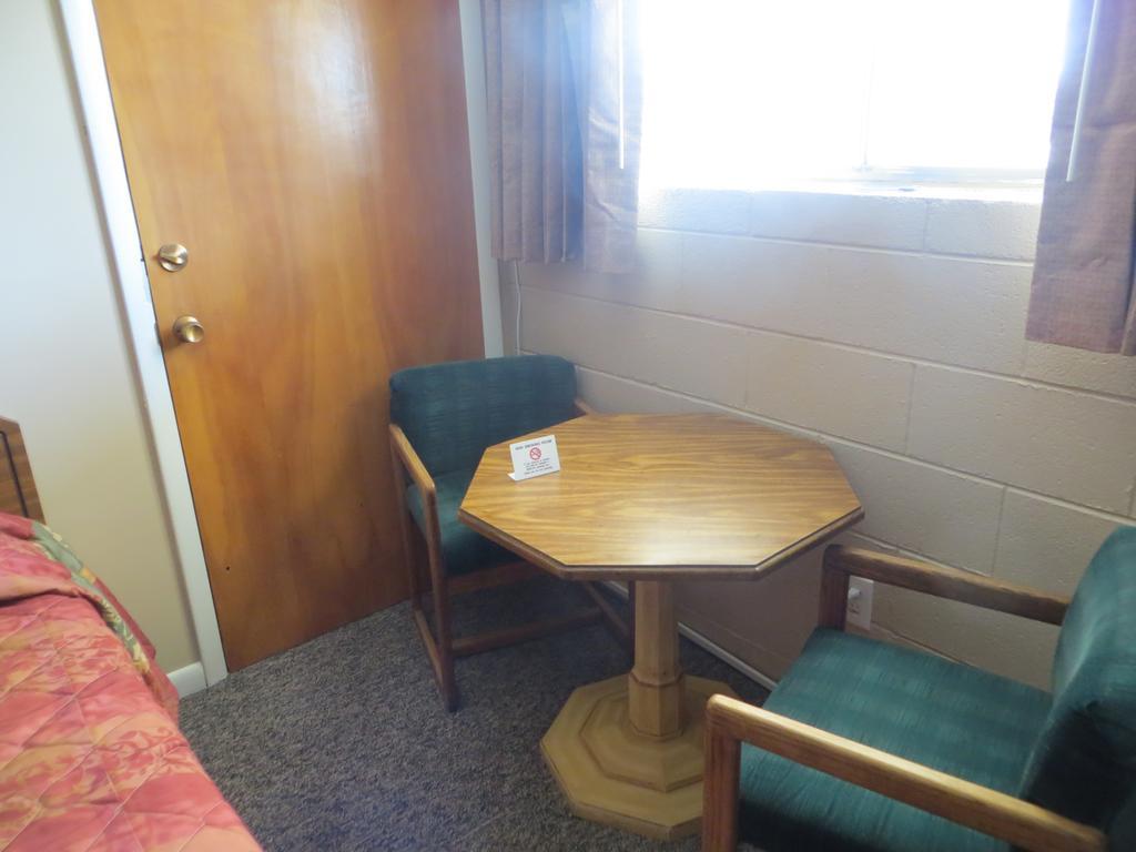 Capri Motel Скотсблъф Екстериор снимка