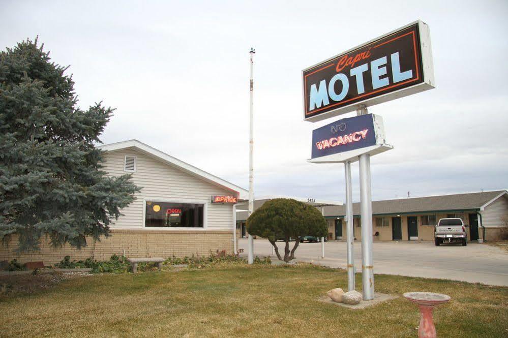 Capri Motel Скотсблъф Екстериор снимка
