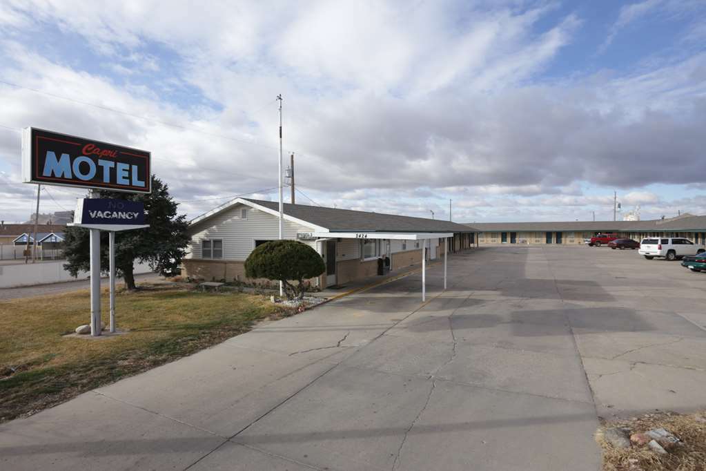 Capri Motel Скотсблъф Екстериор снимка